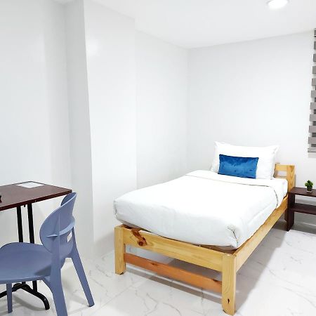Airobedz Bgc - Near Uptown Hotel Манила Екстериор снимка