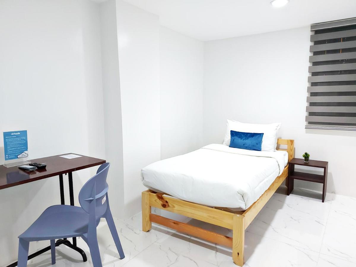 Airobedz Bgc - Near Uptown Hotel Манила Екстериор снимка