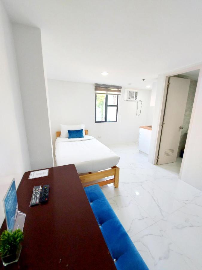 Airobedz Bgc - Near Uptown Hotel Манила Екстериор снимка