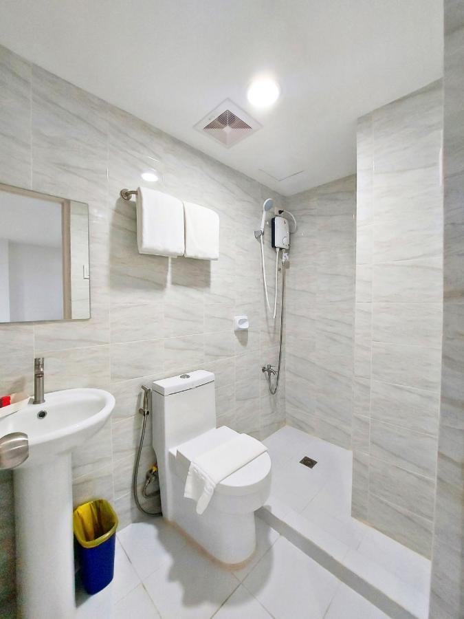 Airobedz Bgc - Near Uptown Hotel Манила Екстериор снимка