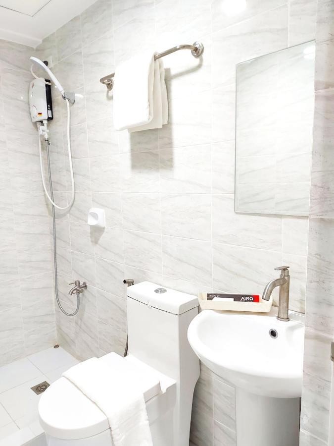 Airobedz Bgc - Near Uptown Hotel Манила Екстериор снимка
